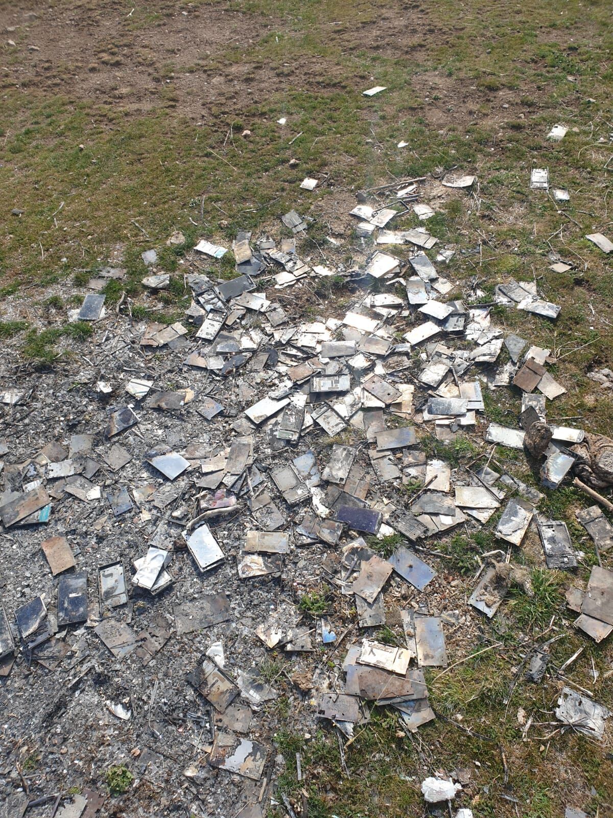 kayseride yakilmis bin adet cep telefonu bulundu 6449 dhaphoto1