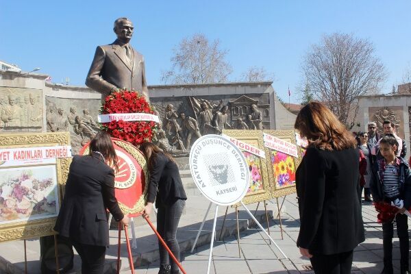 CHP İl Başkanı Özer ne yapıyor Kadınların yürüyüşüne katılmadı2