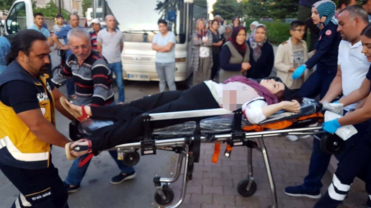esinini tabanca ile yaraladigi hamile kadinin bebegi olu dogdu 3276 dhaphoto3