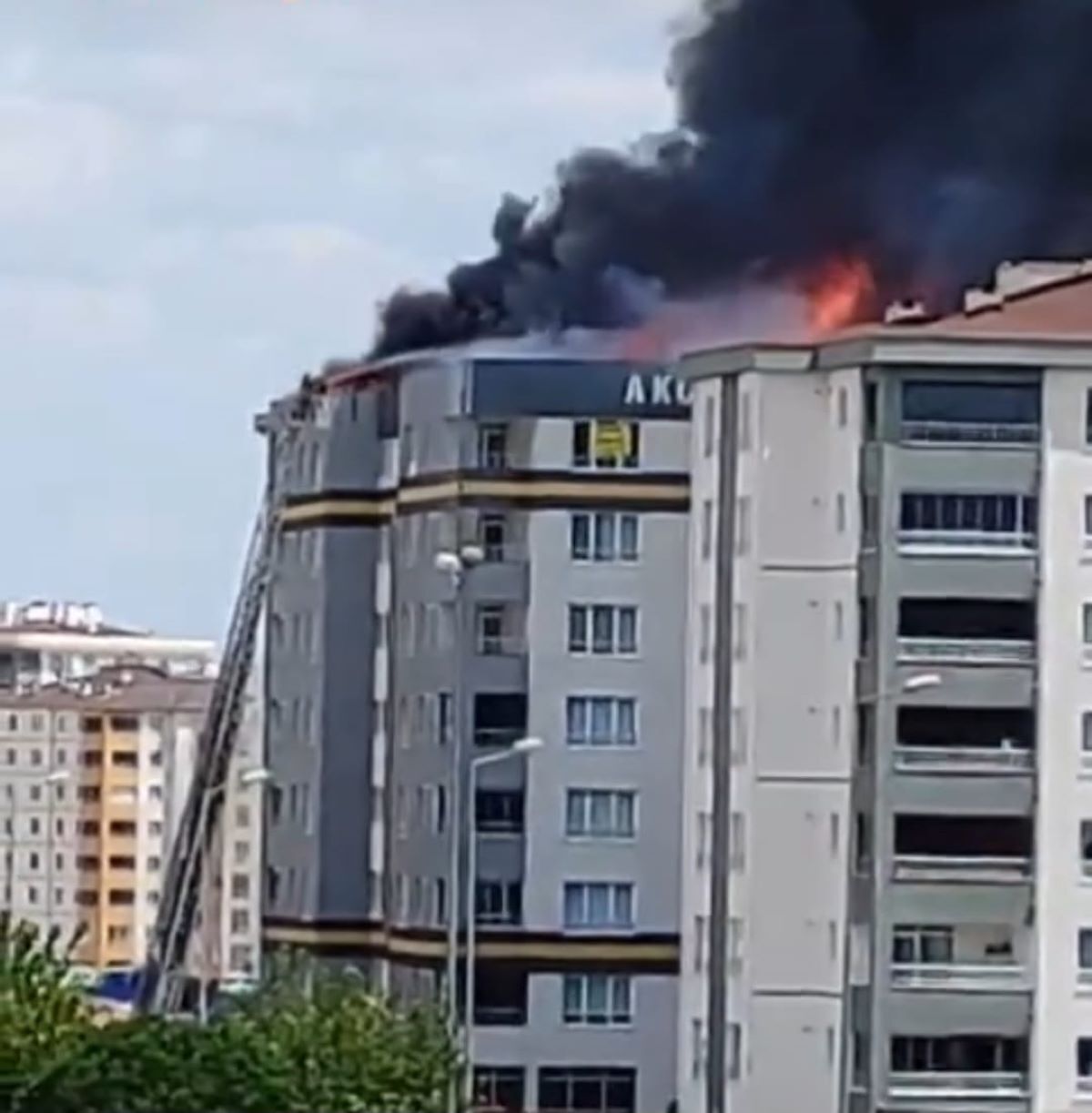 Kayseri’de 8 Katlı Bina Alevlere Teslim Oldu! 3