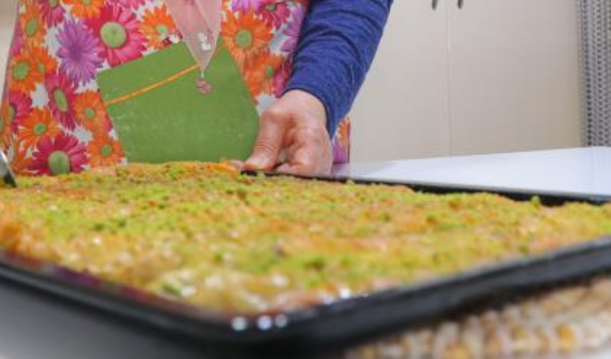 Bayram sofralarına şenlik katacak lezzet! Baklava tadında Kıvrım tatlısı!
