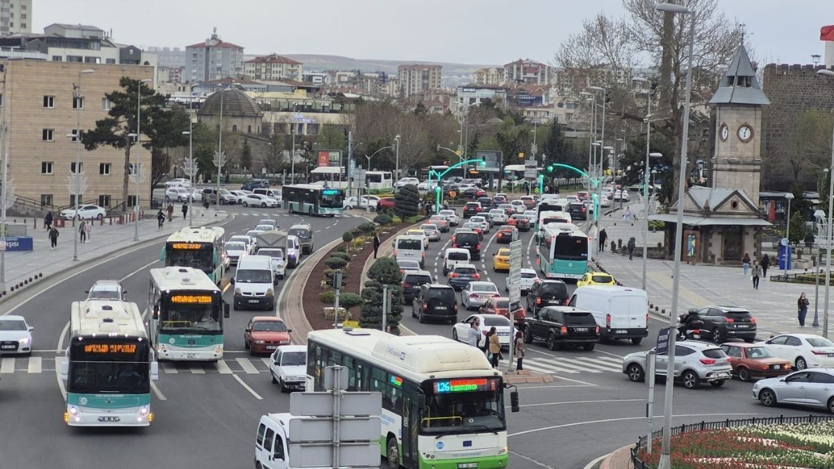 Kayseri’de Toplu Ulaşım Çileye Döndü! (3)