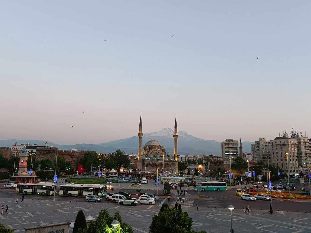 cumhuriyet meydanı