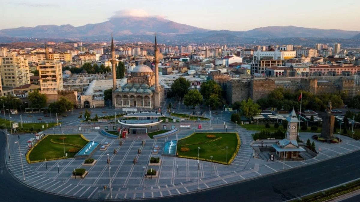 Kayseri'ye Geliyor (1)