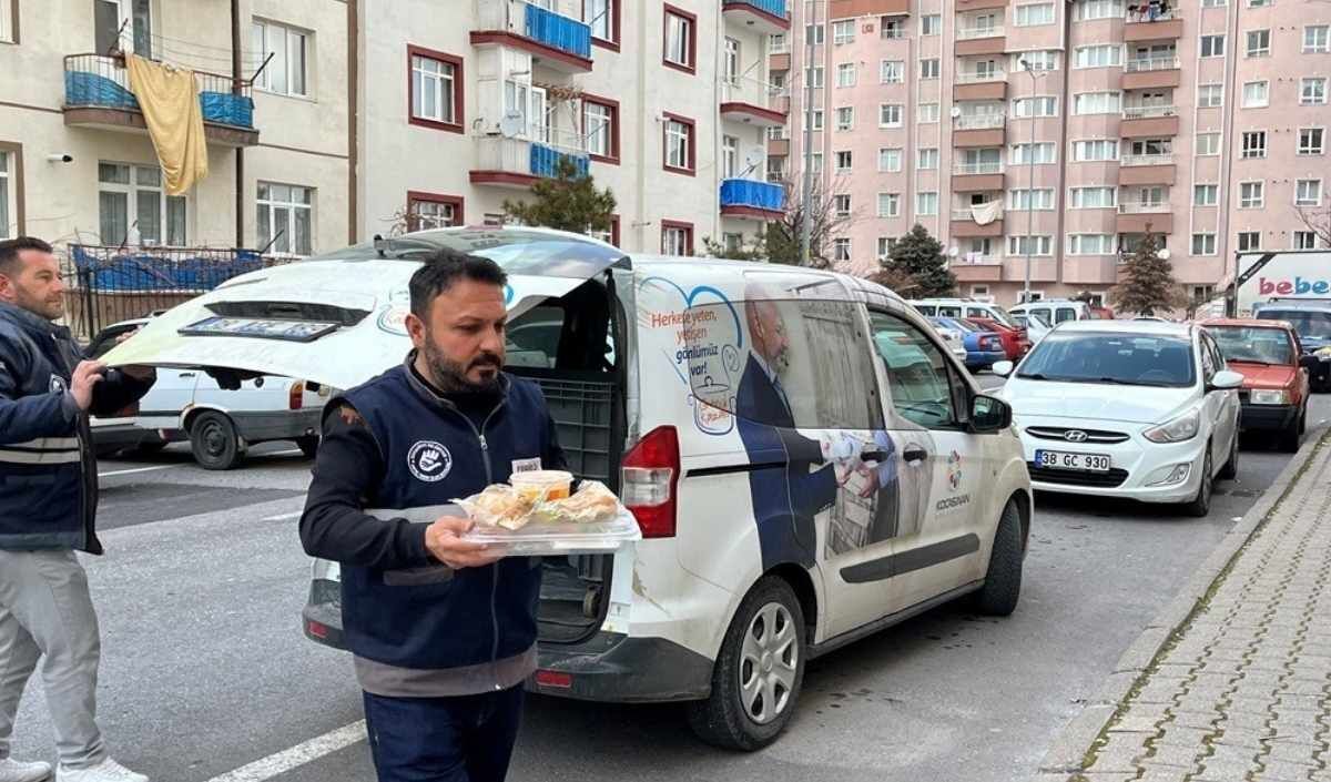 Kocasinan’dan Gönüllere Dokunan Hizmet, Her Gün 4 Çeşit Yemek (3)