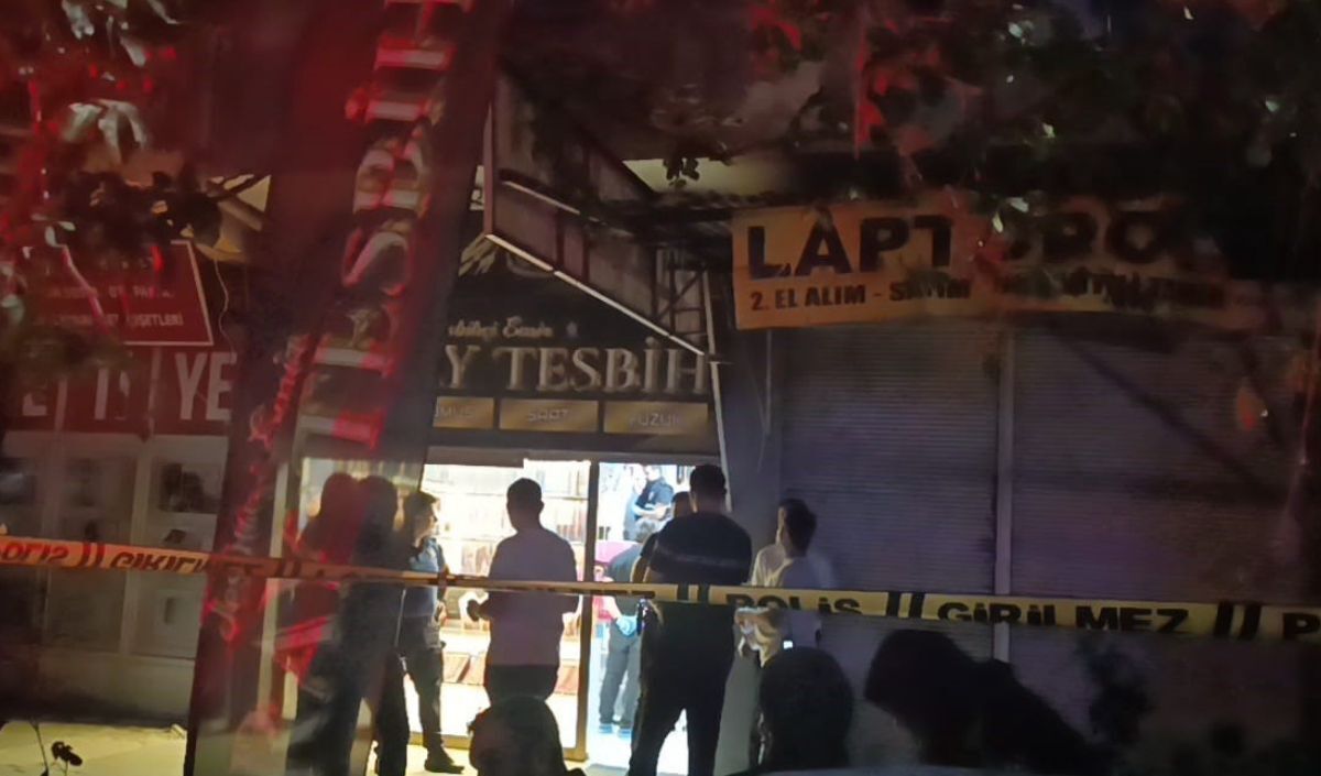 Eşini başından vurdu
