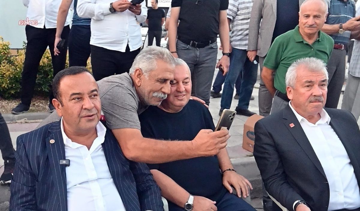 Chp Mitingi Yemeğe Döndü