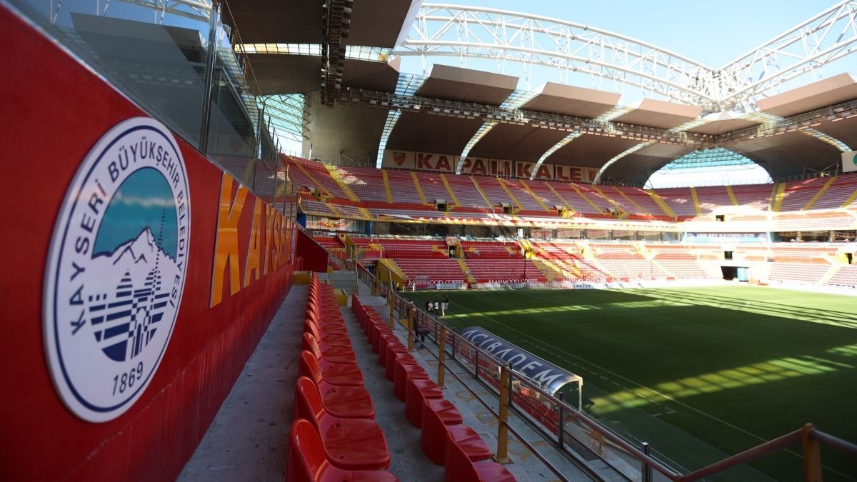 Galatasaray Maçında Gündeme Geldi Kayserispor’un Stat Zemini Herkesin Dilinde (3)