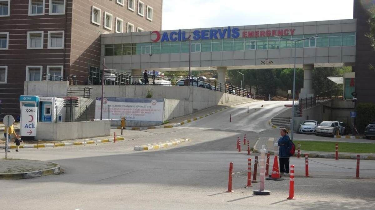 Ayakkabıya Bastığı Için Komalık Olan Çocuk 4-1