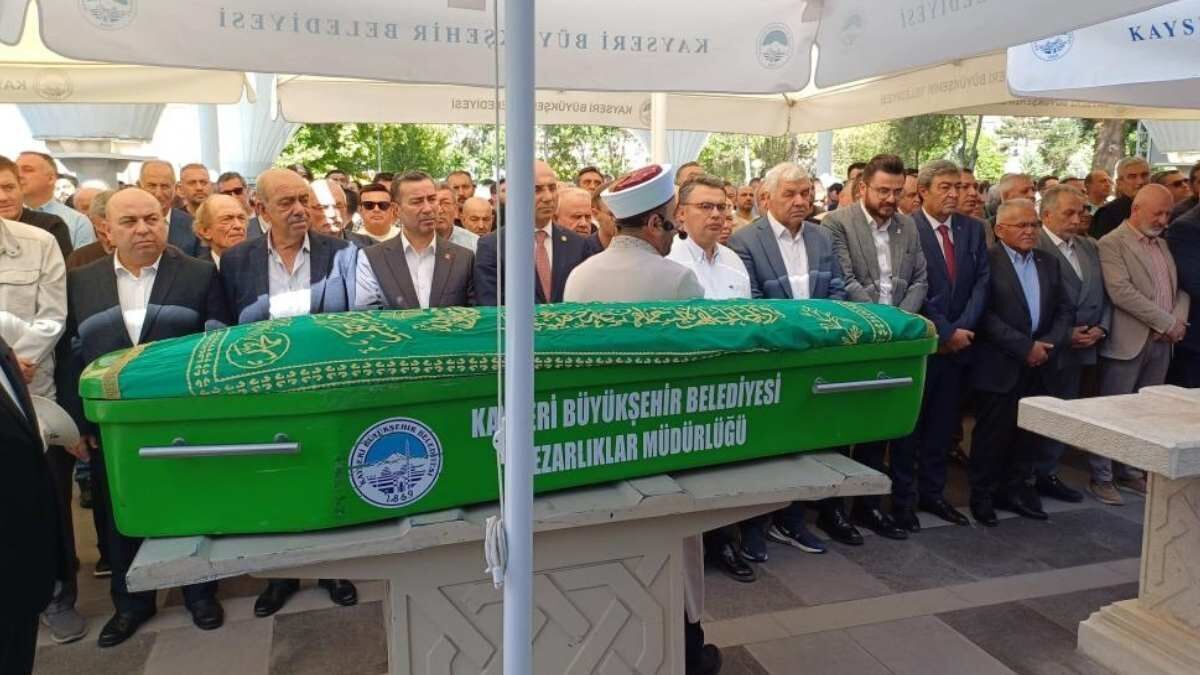eski belediye başkanı son yolculuğuna uğurlandı
