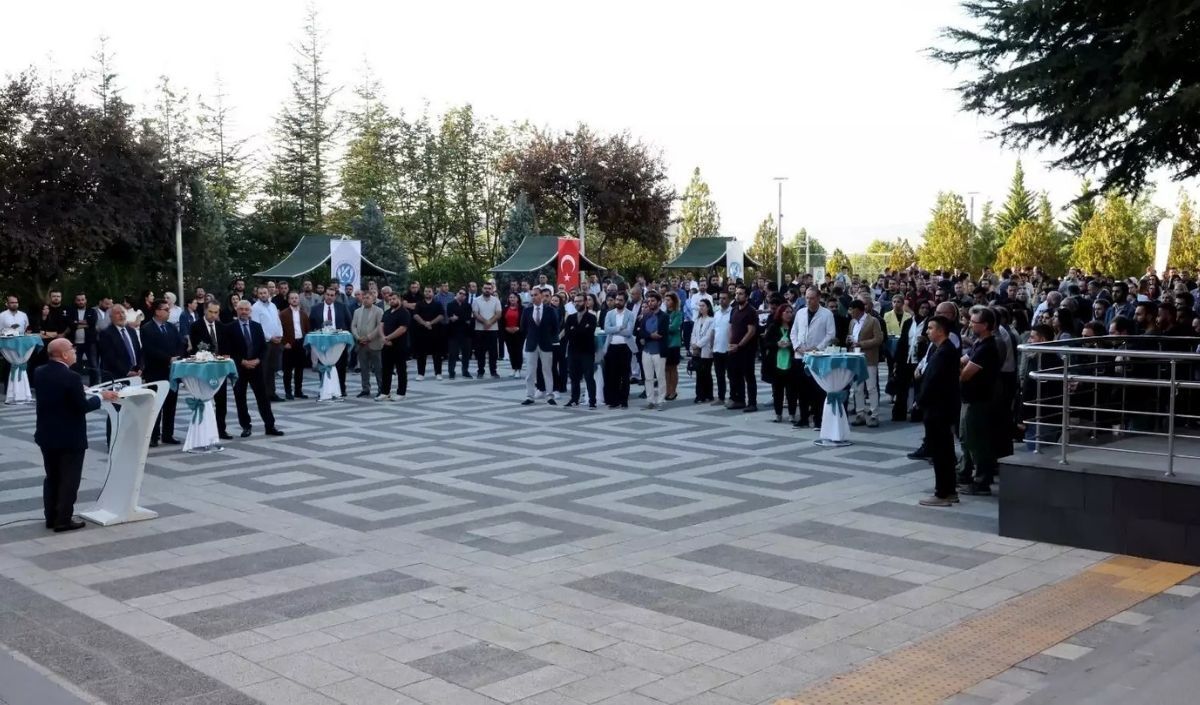 Kayseri Üniversitesi’nde Rektör Personel Buluşması (1)