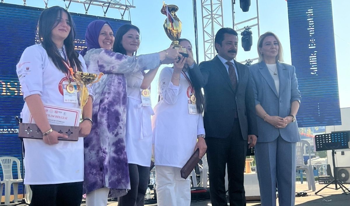 Liseli Genç Aşçılar Yöresel Tatlar Için Yarıştı (1)