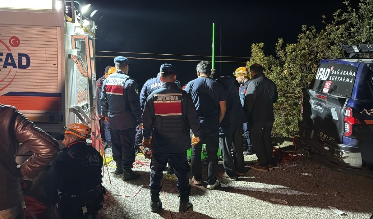 Sivas'ta Feci Kazada Hayatını Kaybeden 4 Kişinin Cesetleri Güçlükle Çıkartıldı (3)