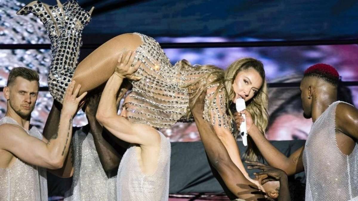 Hadise (1)