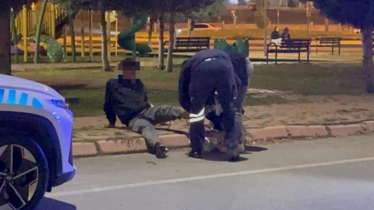 Kayseri Melikgazi’de Parkta Bıçaklı Kavga 4 Yaralı, 4 Gözaltı!6