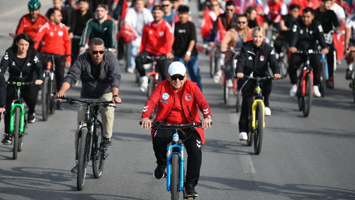 Memduh Büyükkılıç Cumhuriyet Için Pedal Çevirdi (1)
