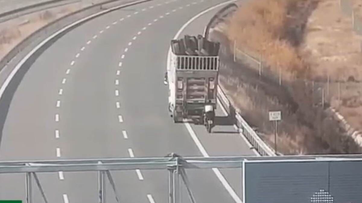 Ankara–Niğde Otoyolunda Motosikleti Kamyonla Çektiler2