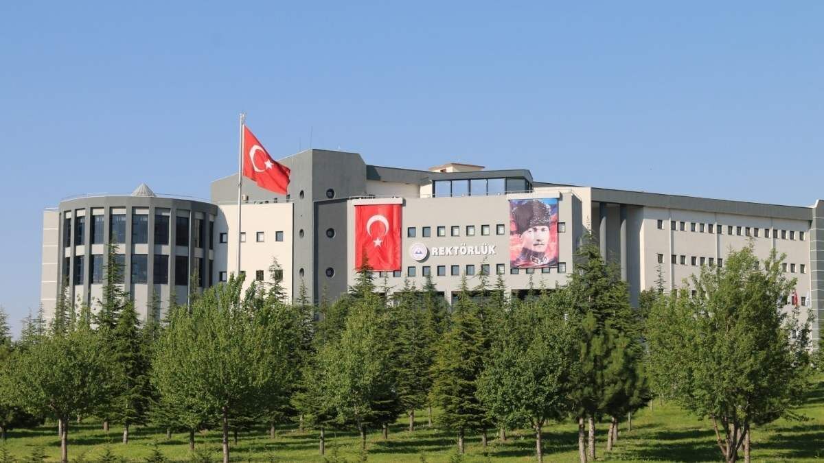 Erciyes Üniversitesi Urap 2025–2026 Sıralamasında Zirveye Yükseldi2