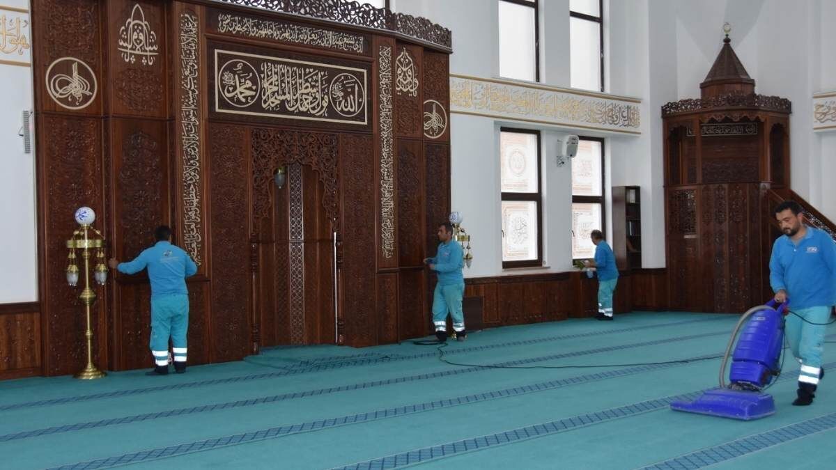 Kayseri’de Eşi Benzeri Yok Kocasinan Camileri Gül Suyu Ile Yıkanıyor2