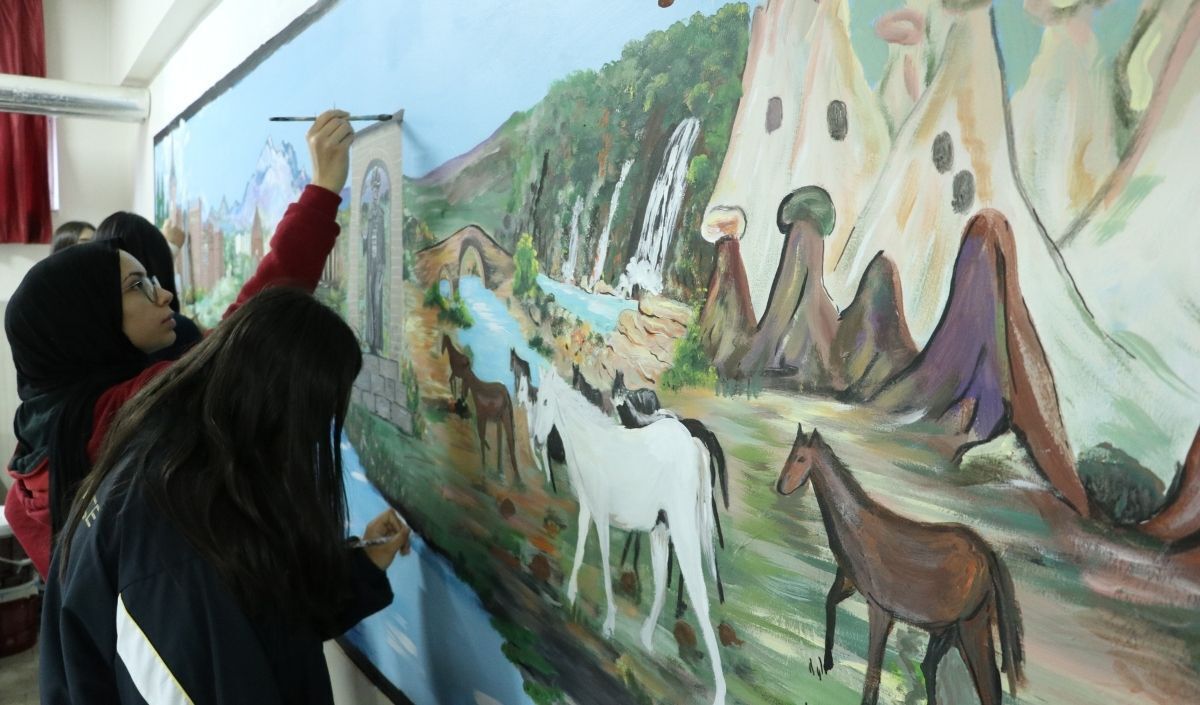 Kayseri’de Liseliler Okul Duvarlarını Sanat Sokağına Çevirdi (4)