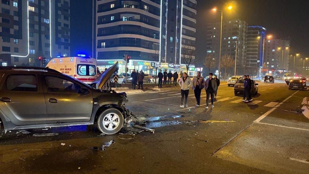 Kayseri'deki Korkunç Kazada Şans Eseri Yaralanan Olmadı (2)