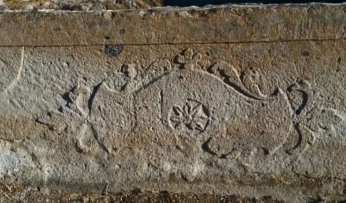 mezar taşları
