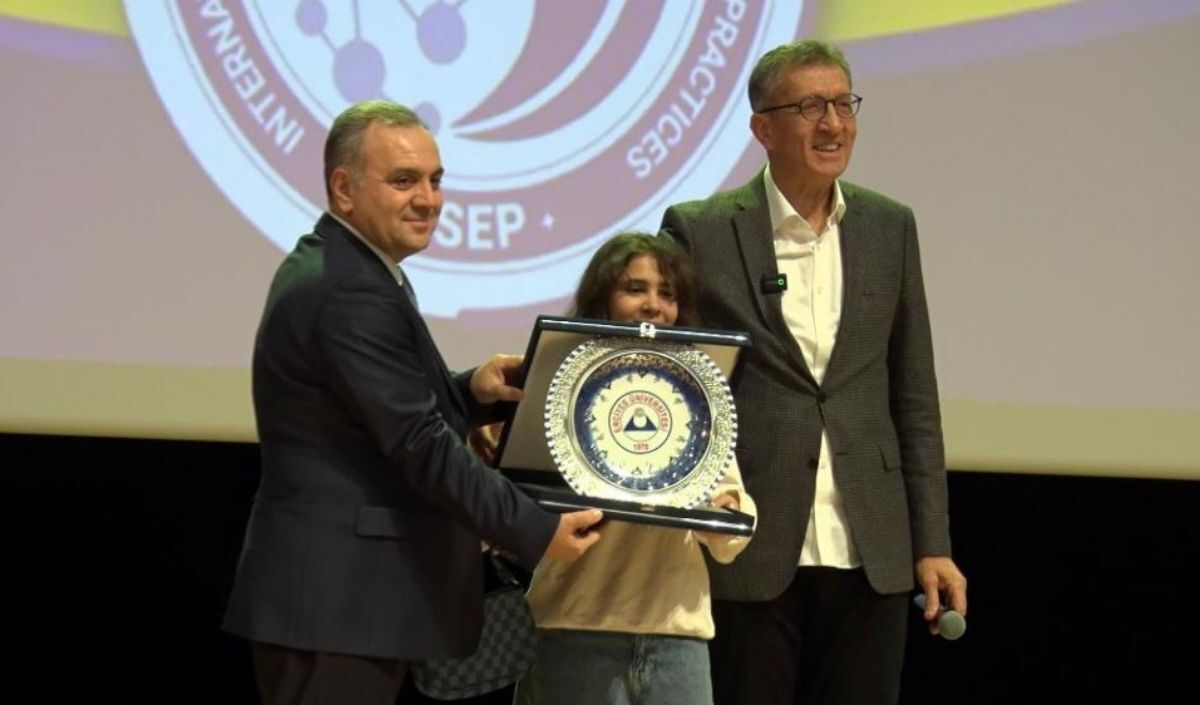 Ziya Selçuk Kayseri’de Konuştu Yapay Zeka Insan Aklının Ilk Intiharı (4)
