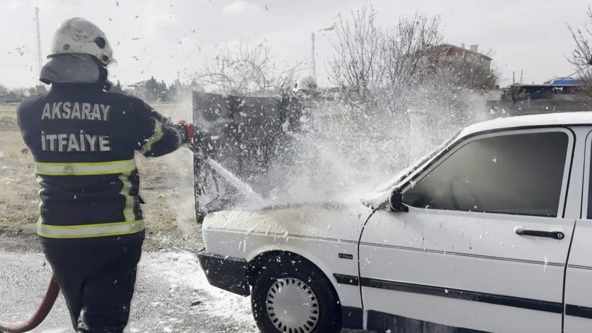Aksaray’da Işe Giderken Aracı Alev Aldı Yangın Sonrası Araç Hurdaya Döndü (2)