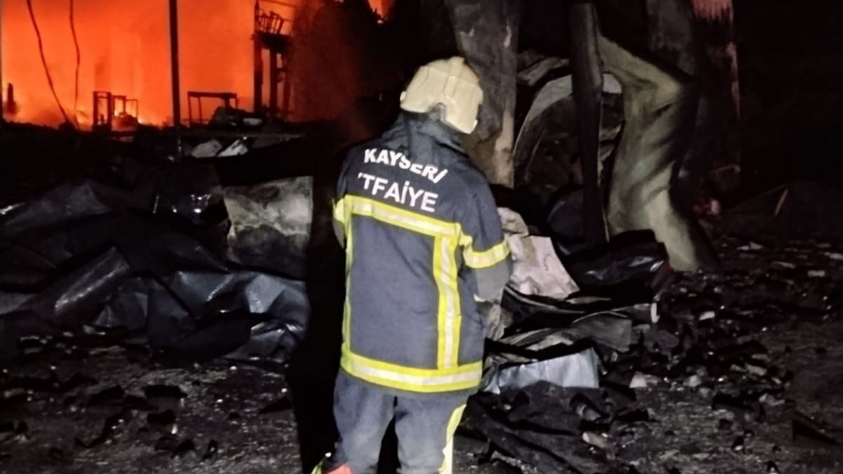 Başkan Büyükkılıç Talimat Verdi Kayseri Itfaiyesi Yangın Bölgesinde Görev Başında (3)