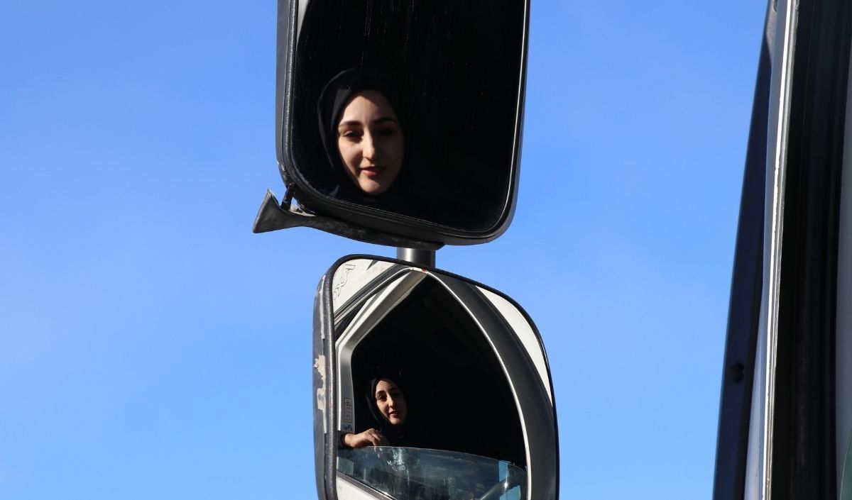 ‘Kadınsın Yapamazsın’ Dediler… Sivaslı Rabia Şimdi Tır Şoförlüğü Yapıyor! (4)