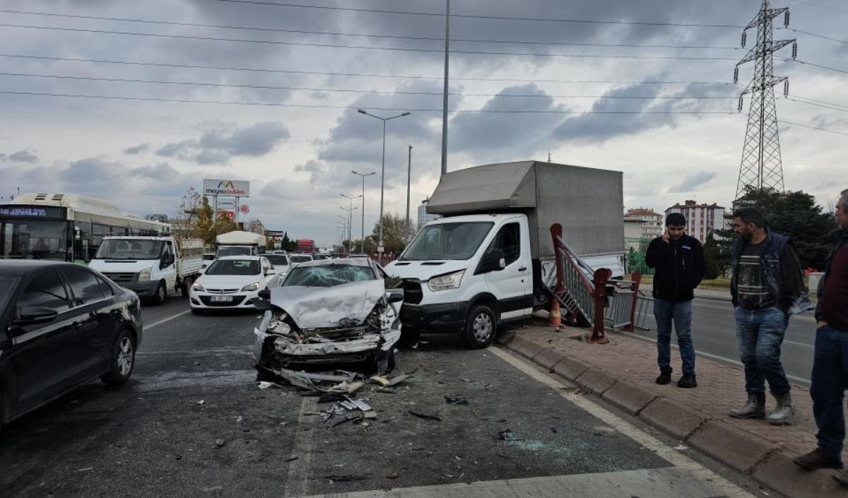 Kayseri Kocasinan’da Zincirleme Kaza! 1’I Ağır 3 Yaralı (2)