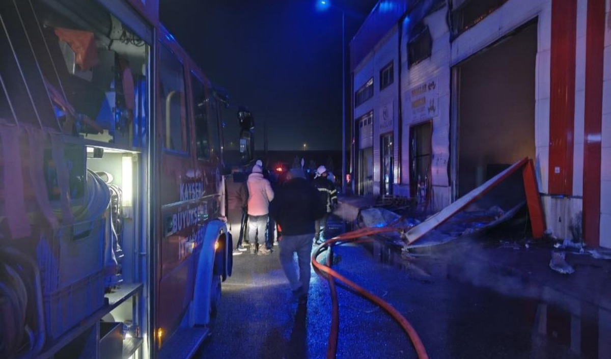 Kayseri’de Masa Sandalye Atölyesinde Yangın Paniği (6)