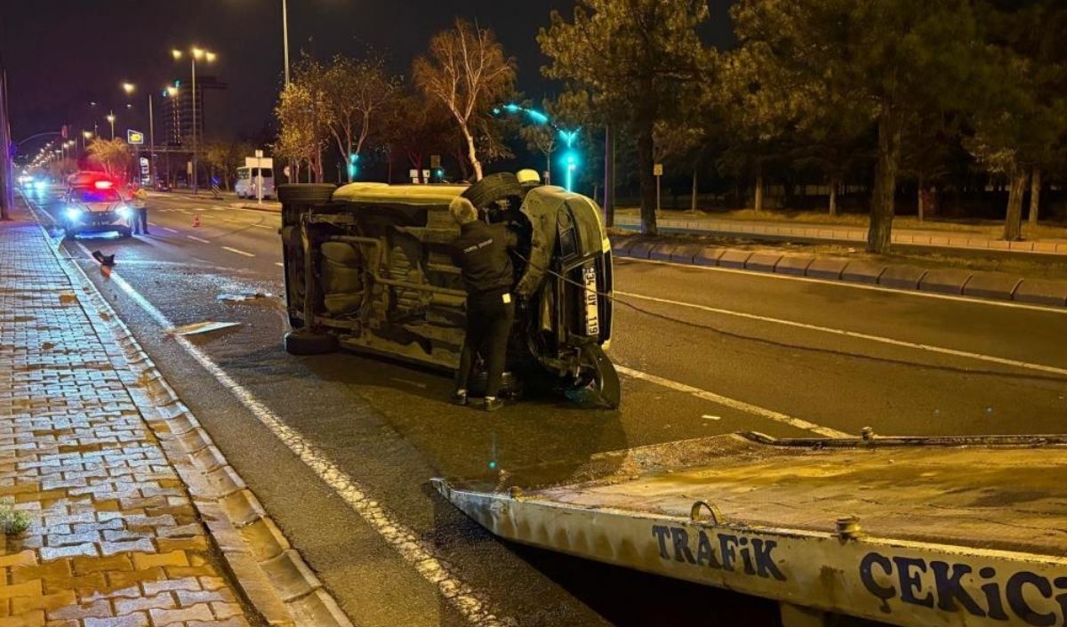 Kayseri’de Önüne Köpek Çıkan Araç Yan Yattı 2 Yaralı (3)