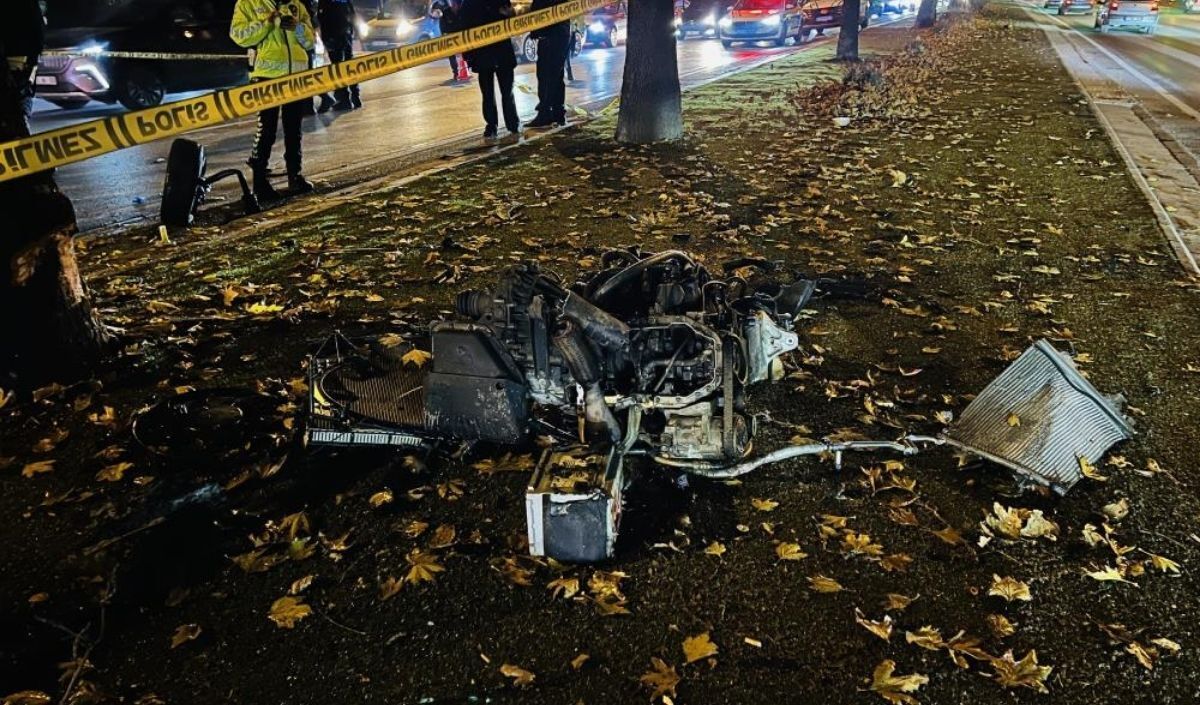 Konya’da Otomobil Ağaca Çarptı 1’I Ağır 2 Yaralı (2)