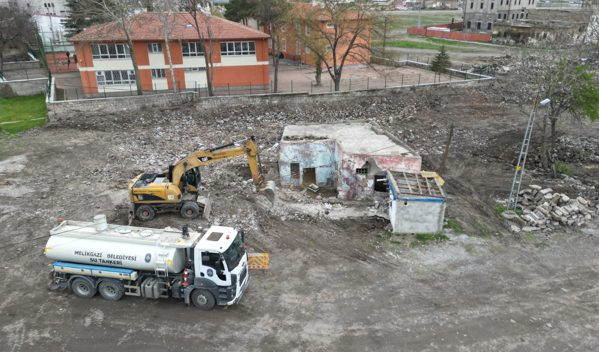 Metruk Yapı Melikgazi’de Barınamıyor 2025’Te Yaklaşık 100 Yapı Yıkıldı Spot Melikgazi Belediyesi, Ilçede Can Ve Mal Güvenliğini Tehdit Eden Metruk Ve Gecekondu Yapıları Tek Tek Kaldırıyor. 2025 Y (1)