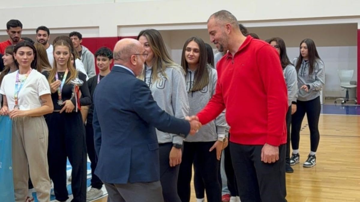 Üniversiteler Arası Şampiyonada Erciyes Üniversitesi Zirveye Oturdu! (4)