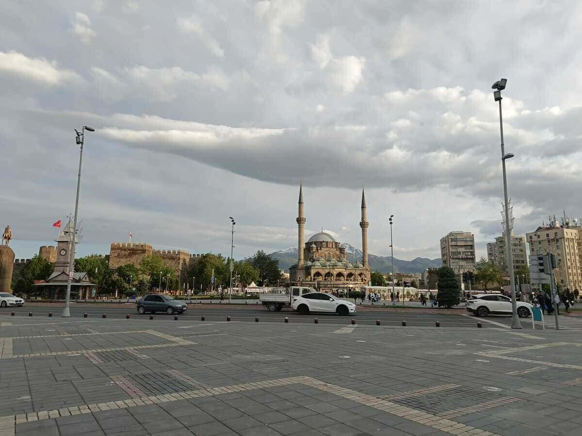 cumhuriyet meydanı