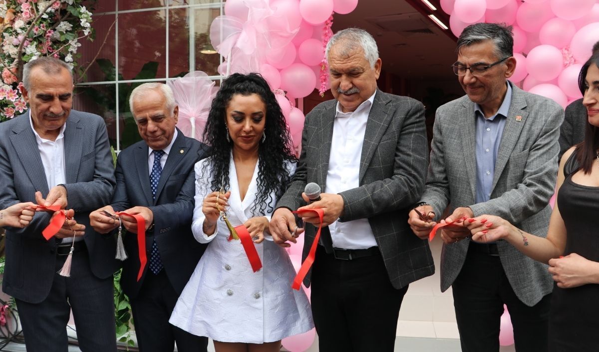 Binlerce Kişiyi Dolandırdığı Iddia Edilmişti! Güney Afrika’da Güzellik Merkezi Açmış (1)