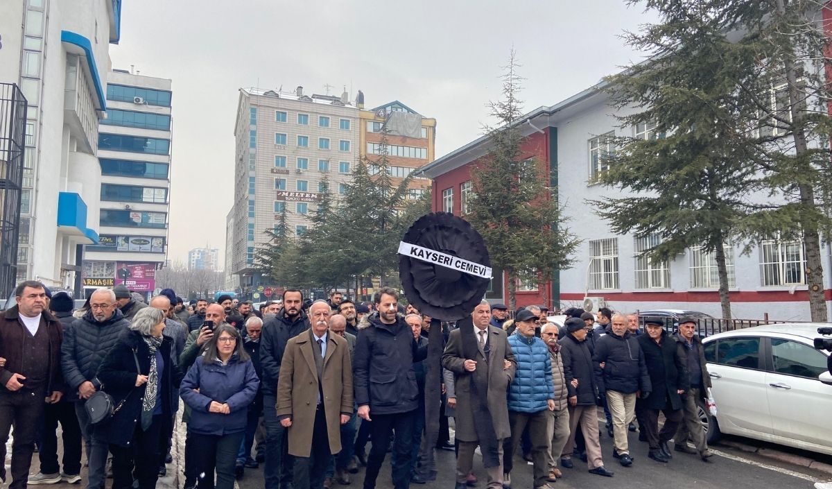 Kayseri’de Alevi Kurumlarından Chp İl Başkanlığı Önüne Siyah Çelenk (4)