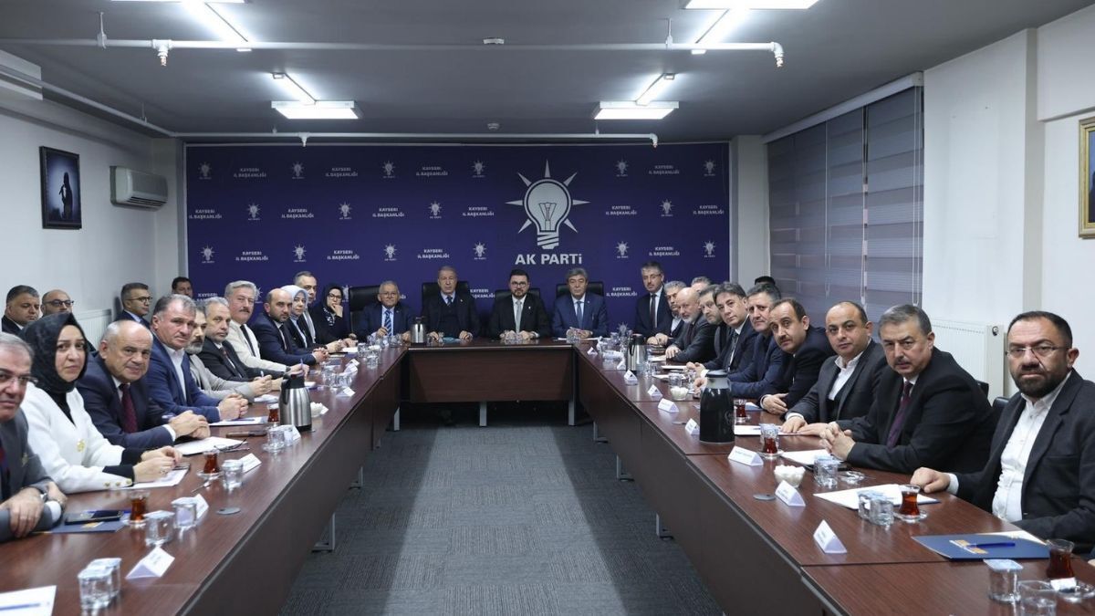Kayseri’de Meclis Toplantısı Öncesi Tüm Belediye Başkanları Orada Toplandı (3)