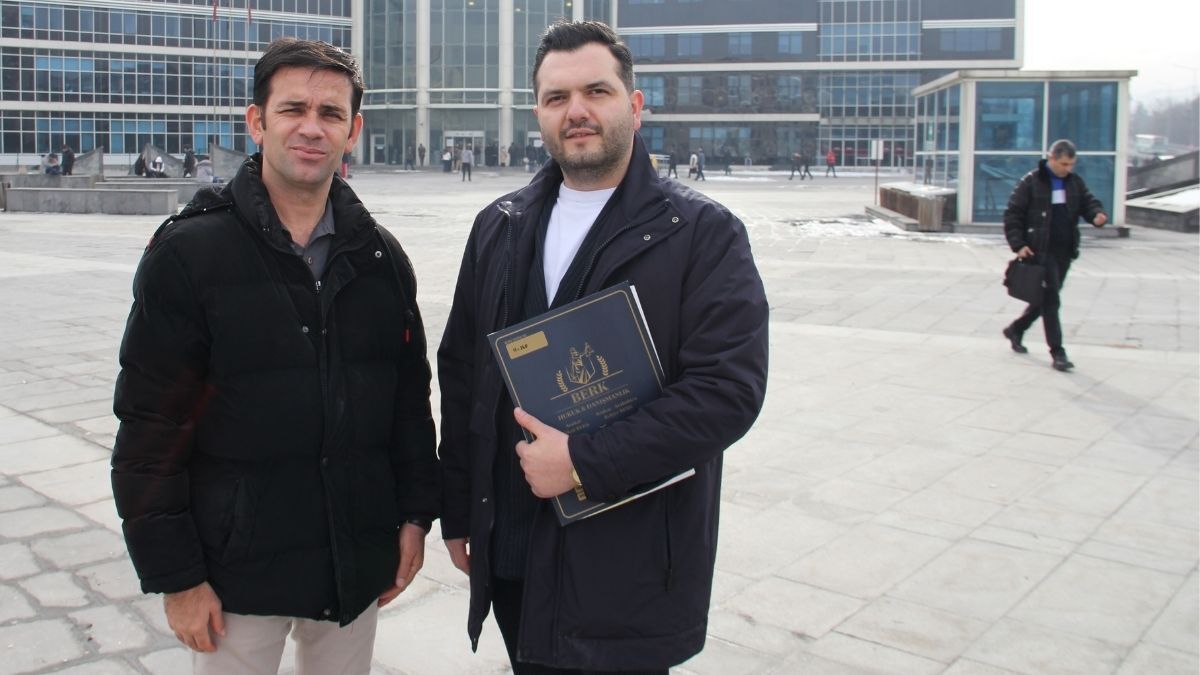 Kayseri'de Yediği Hamburgerden Kemik Çıktı Dişleri Kırıldı!