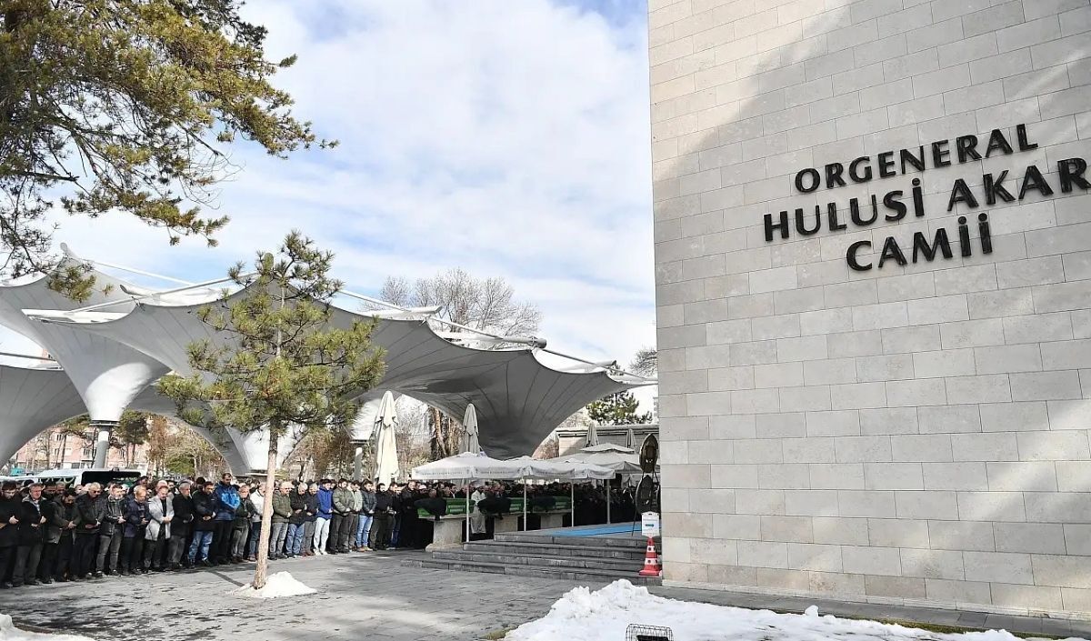 Memduhbüyükkılıçcenazetöreniibrahimtürkmen (1)