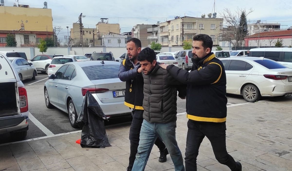 Adana'da Cinnet Getirdi! Eski Çalıştığı Yerde 4 Kişiyi Vurdu (3)