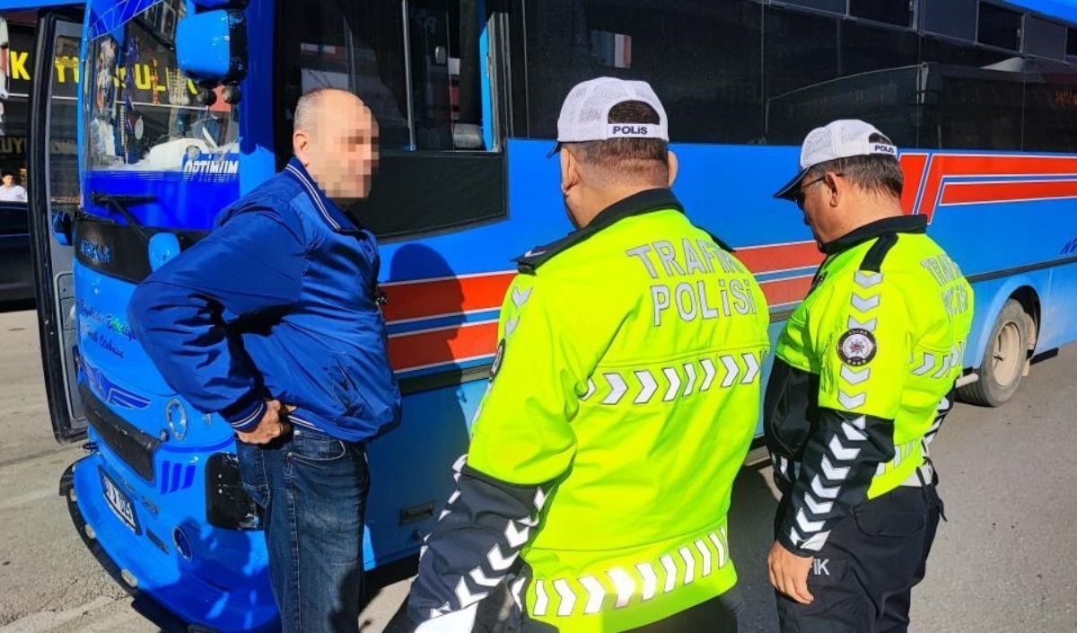 Adana’da Trafik Cezası Yiyen Sürücü Polisi Tehdit Etti (1)