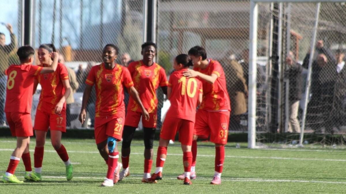 Auran Kayseri Kadın Fk Süper Lig'de (2)