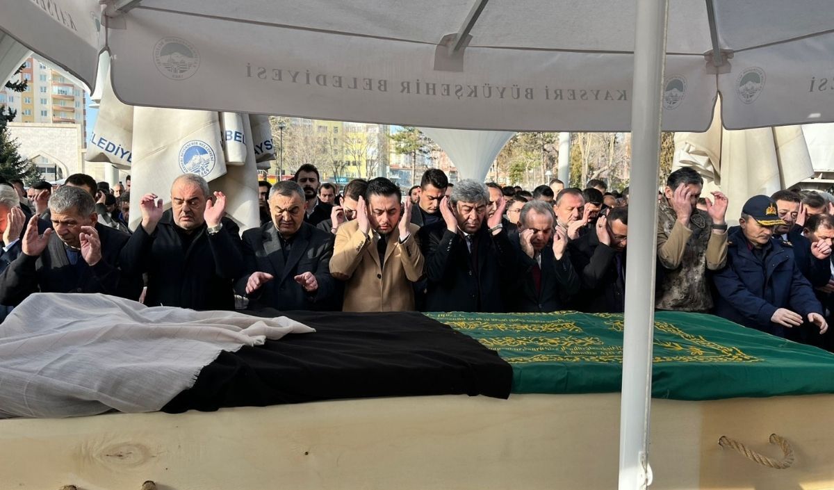 Başkan Büyüksimitçi’nin Annesi Son Yolculuğuna Uğurlandı (3)