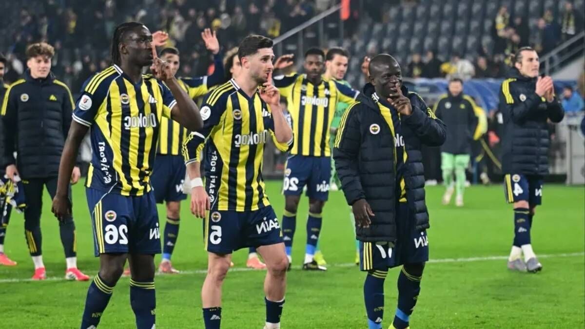 Fenerbahçe'de Bu 6 Isim Ile Yollar Ayrılıyor (3)
