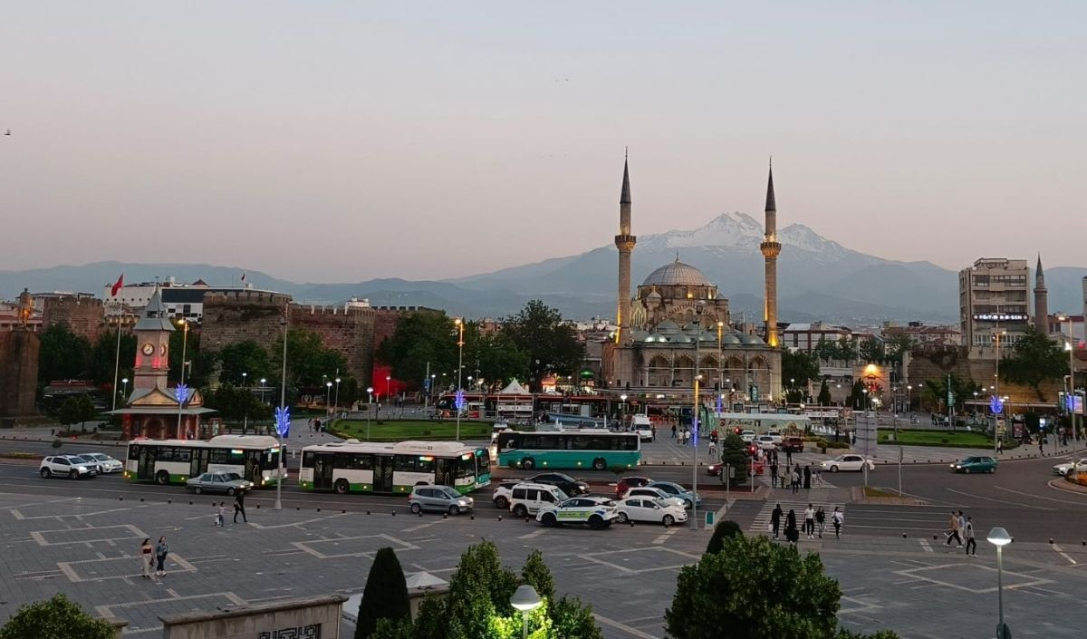 cumhuriyet meydanı