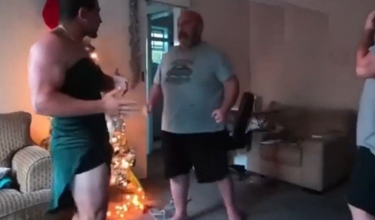 canlı yayında baba oğlunu darp etti