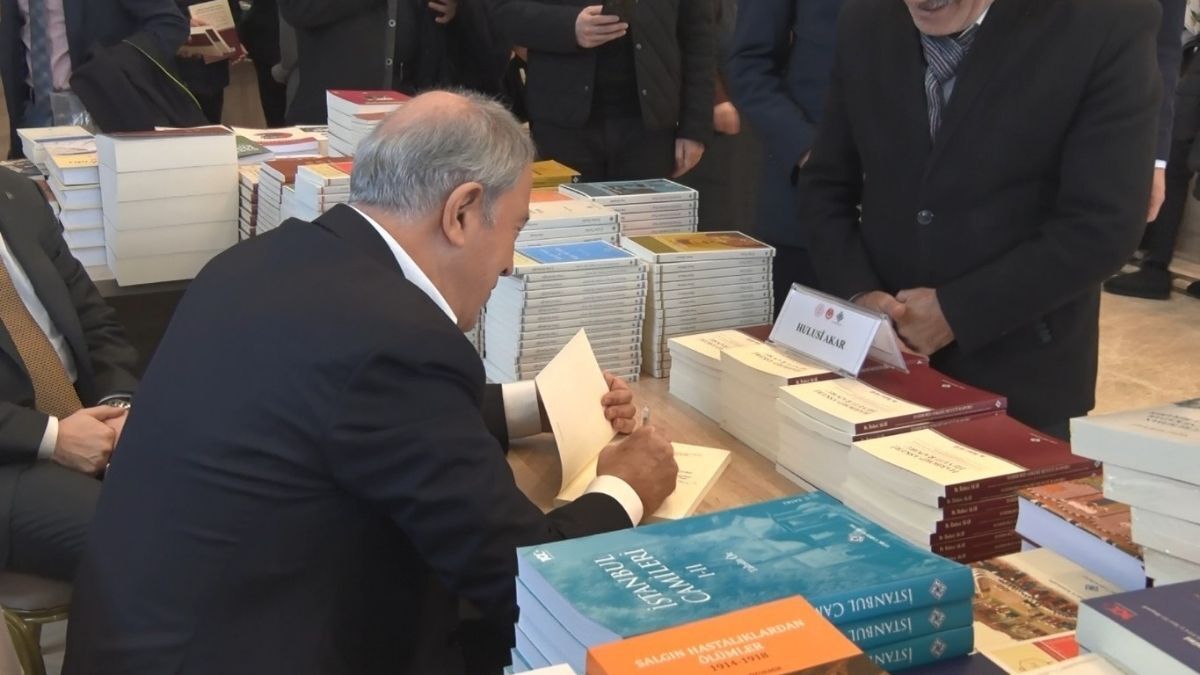 Huli̇si̇ Akar Ki̇tap İmza (4)